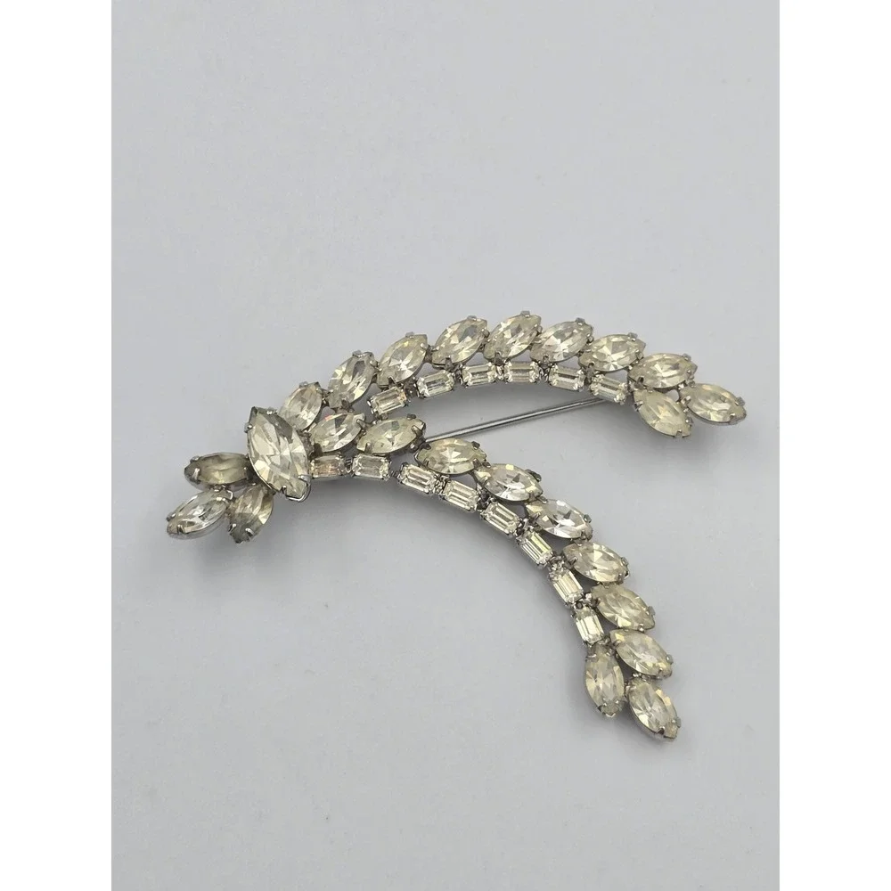 Vintage Clear Champagne Rhinestone Brooch Pin Silver Tone Marquise Baguette Leaf